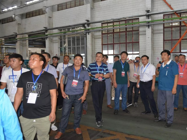 社会公众在门徒娱乐科普基地生产车间参观学习